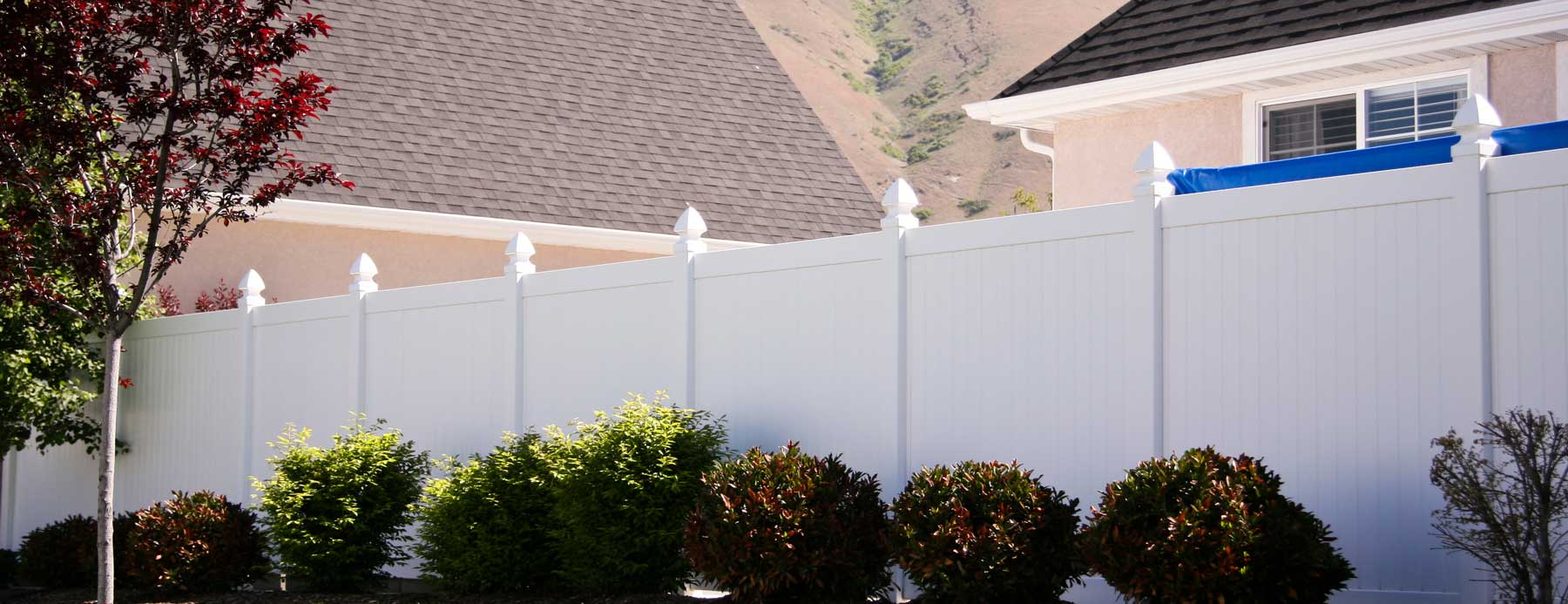 Benefits of White Vinyl Privacy Fencing on Oahu, HI
