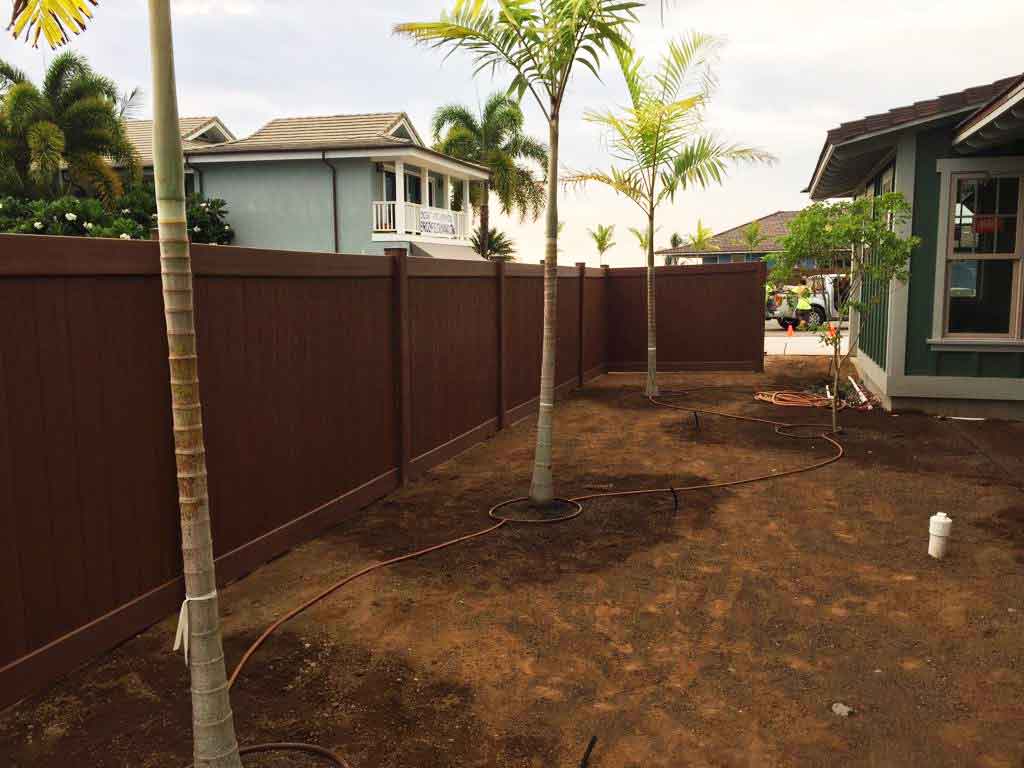 Why Wood Grain Vinyl Fencing Adds Value to Your Oahu, HI Property